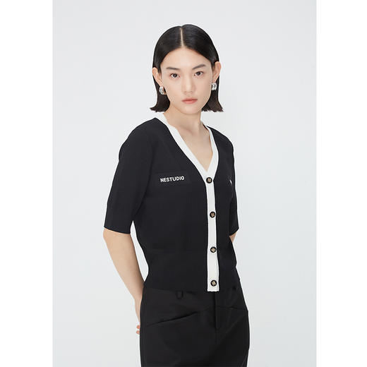 NEELLY纳俪商场同款夏新款五分袖V领针织上衣女简约通勤显瘦上衣N25054A04659 商品图1