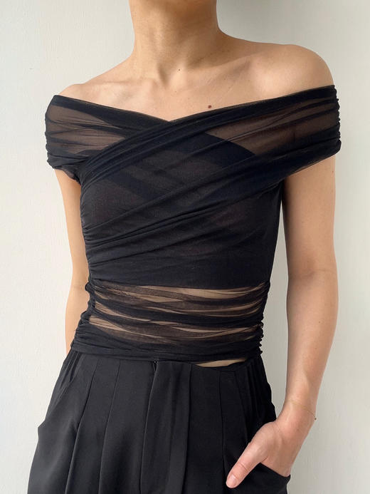 SIJIA｜黑色一字肩褶皱网纱T [ 黑SS2510 ] 商品图0