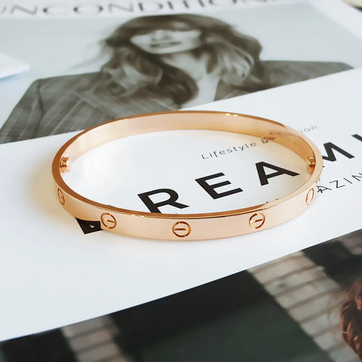 【95新】Cartier卡地亚LOVE系列18K玫瑰金宽版无钻Love五代手镯17号中性款现售价：34000！180425NJS03 商品图3