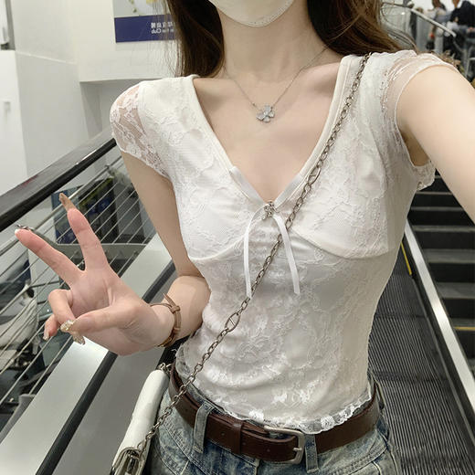 西遇蕾丝拼接短袖t恤女夏季新款假两件v领修身短款上衣SS050637 商品图0