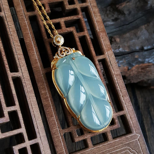 【天然正品】AU750黄金镶钻镶天然无纹裂冰种叶子（金枝玉叶）翡翠吊坠项链190425AH26 现售价：4880 商品图9