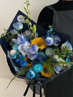 蓝调清梦 · 花束