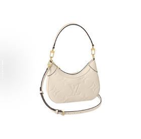 顶级免税版 VIP专柜体验 收到即官网同样 LV Hobo Bagatelle 牛皮 腋下包 压纹大花 气质感满满 牛角的包型又显利落 春夏和这只包包锁了🔒