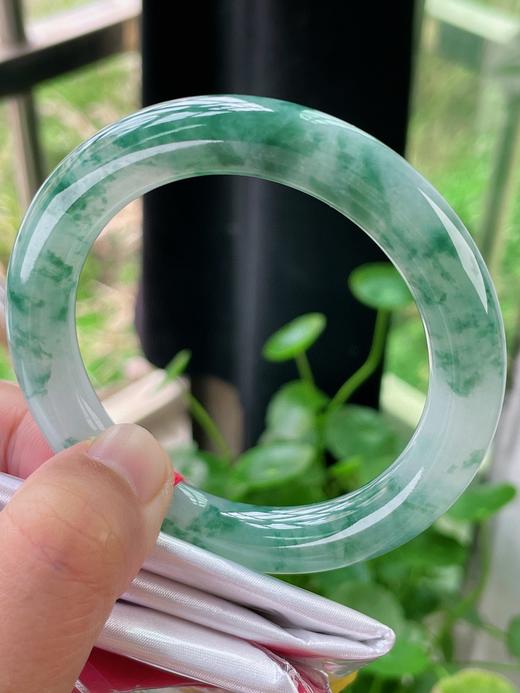 52圆条翡翠手镯 商品图1