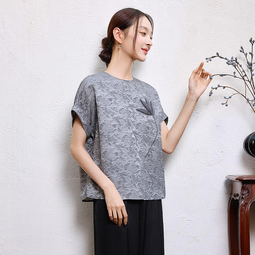 玳莎桑蚕丝小衫女2025夏季新款气质优雅立体花真丝粘提花上衣T恤  FB31103 商品图3