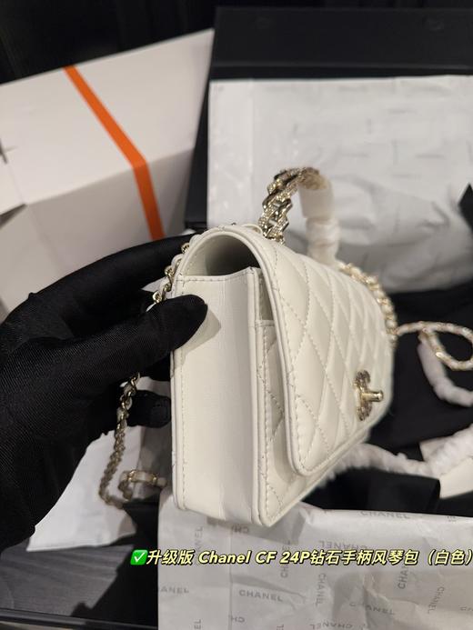 顶级免税版 VIP专柜体验 收到即官网同样 香奈儿Chanel CF 24P钻石手柄风琴包  本季颜值王 真的闪到我心尖上!这次设计师还多花了点心思在双c logo上!很精致，但是一点都不浮夸! 商品图2