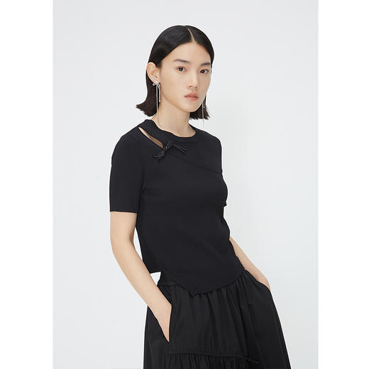 NEELLY纳俪商场同款夏新款盘扣设计感针织短袖女通勤显瘦镂空上衣N25054A04660 商品图2