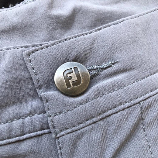 正品FJ 男款高尔夫短裤，快干透气。有大码。
黑色33 34 36 38   
灰色32 36 38 40
卡其35 36 38 40 42
数量不多 商品图12