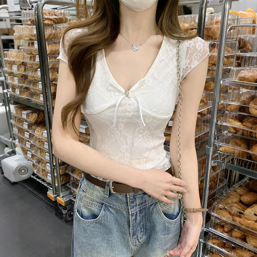 西遇蕾丝拼接短袖t恤女夏季新款假两件v领修身短款上衣SS050637 商品图4