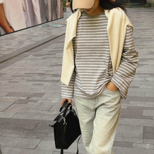 洛诗琳34842经典简约条纹打底衫2025新款极简主义灰白条纹上衣325 商品图0