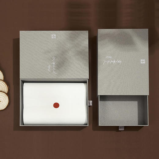 南周文创“当下就是永久”经典款奶白围巾礼盒 商品图1