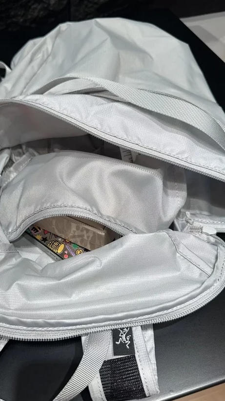 【已改价 直接拍 轻量包 男女通用】暑假出行必备 再出货 一年四季可用 超实用的轻量背包 鸟家 15L 轻量 休闲双肩背 儿子平日上学就用它 周末书本多换户外包 商品图3