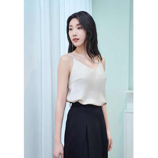 NEELLY纳俪商场同款夏季新款V领吊带背心女垂感宽松内搭显瘦上衣N25054R04632 商品图1