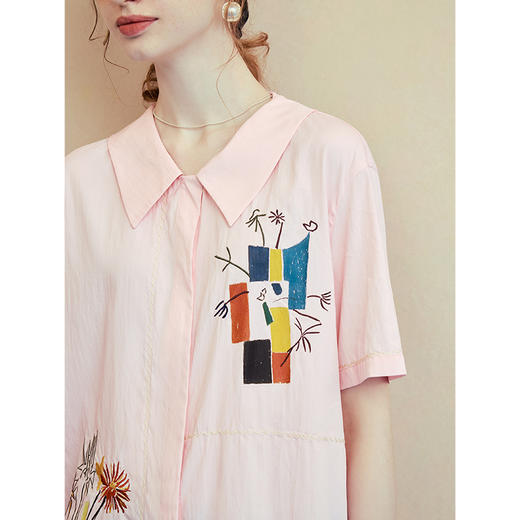 两三事 欧若灵光 2025夏季新款文艺风手绘涂鸦刺绣印花短袖衬衫女 商品图2
