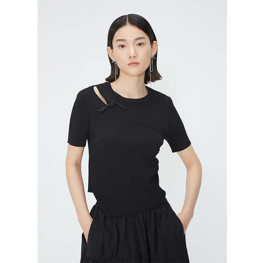 NEELLY纳俪商场同款夏新款盘扣设计感针织短袖女通勤显瘦镂空上衣N25054A04660 商品图1