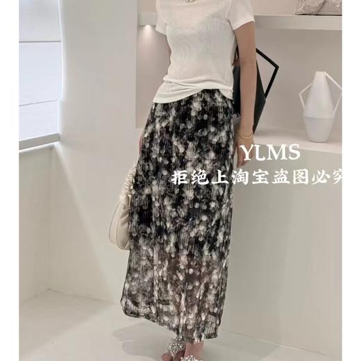 YLMS·悠路铭衫 夏季新款休闲百搭短袖T恤黑白碎花亮片半身裙 商品图2