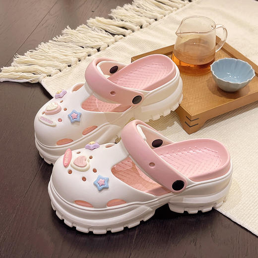 【可甜可酷！日常通勤】新款时尚洞洞鞋eva踩屎感女夏季清凉室内增高厚底外穿软底。ry 商品图5