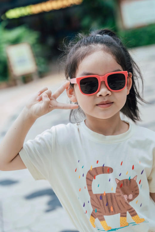 🌸防紫外线❗️儿童专属墨镜🔥【YiLuoShan儿童撞色折叠墨镜】👉撞色五色可选还送小动物🐒收纳盒❗️❗️户外活动护眼必备‼️ 小巧轻盈、可折叠！ 商品图6