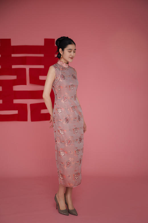 荷言HEYEN 花漾 非遗真丝牡丹纹双面异色罗新娘旗袍手工牡丹盘扣胸针高定系列 商品图5