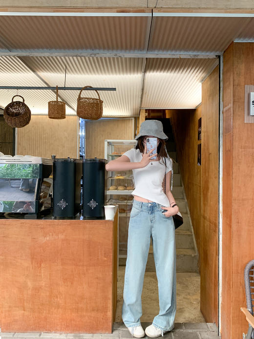 【110元任选2件】最后一波现货！不规则下摆蕾丝挂脖T 商品图9