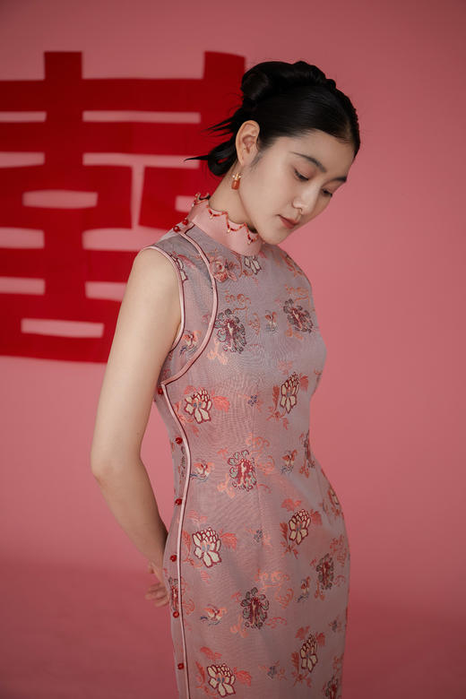 荷言HEYEN 花漾 非遗真丝牡丹纹双面异色罗新娘旗袍手工牡丹盘扣胸针高定系列 商品图3