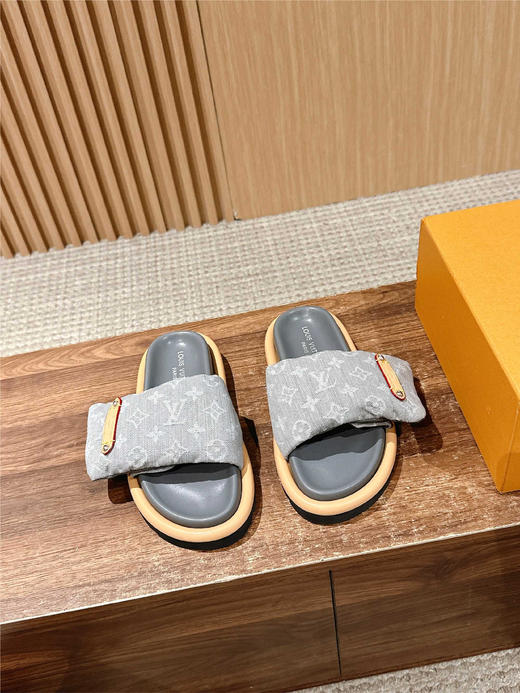 驴家LV Pool Pillow Comfort牛仔布圆头平底 穆勒鞋面包拖一字拖鞋 （HC） 商品图1