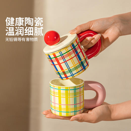 摩登主妇格纹马克杯带盖杯子陶瓷杯家用喝水杯办公室早餐杯冲泡杯 商品图1
