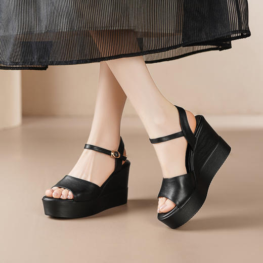 【预售5天】头层牛皮夏新款厚底沙滩坡跟女凉鞋高跟防水台舒适松糕鞋RLJR&D380 商品图0