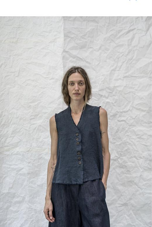 AEQUAMENTE 自然碎边马夹 商品图10