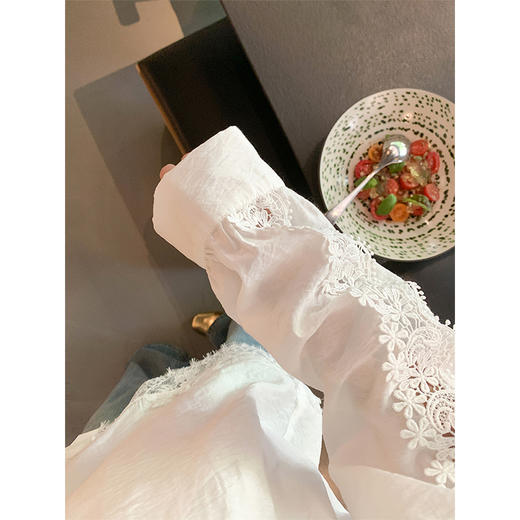 【折后再享2件88折】微信粉丝打折价！重工蕾丝拼接镂空防晒衬衫 日常189.99/件 立减50 秒杀139.99/件！！ 商品图2