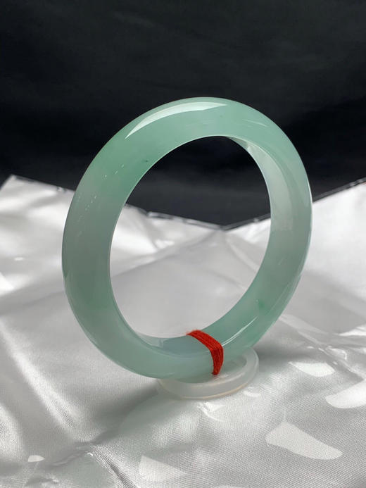 612767，56.3圈口，冰甜绿正圈平安镯，冰胶起光，晴水甜绿底色 商品图1