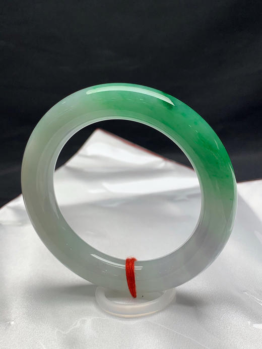 612765，54.5圈口，糯冰飘绿圆条福镯，胖圆条，条形厚装，水头好，飘一截正阳绿色 商品图1