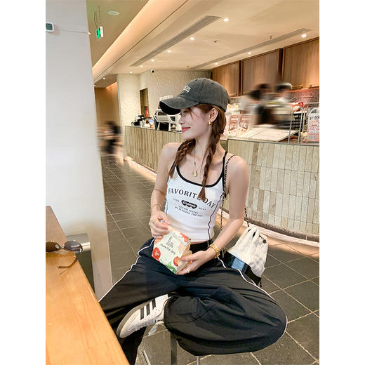 <曾小咸推荐>现货秒杀！微信超特价！美式辣妹风白底黑色字母吊带背心 日常79.99 立减40 秒杀39.99！ 商品图1
