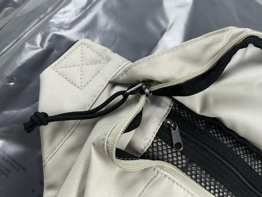 正品 NIKE 基础大LOGO挎包
规格：45x25  骨白色 商品图6