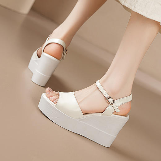 【预售5天】头层牛皮夏新款厚底沙滩坡跟女凉鞋高跟防水台舒适松糕鞋RLJR&D380 商品图3