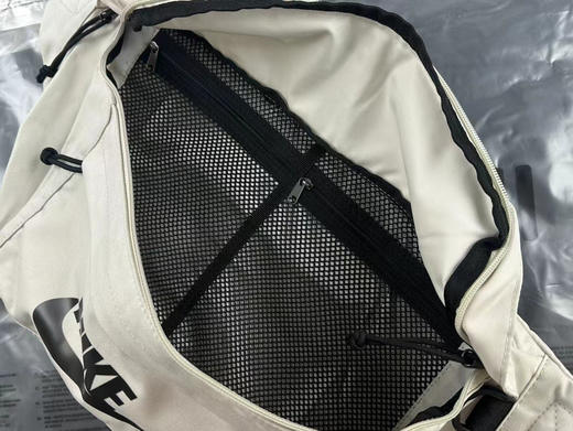 正品 NIKE 基础大LOGO挎包
规格：45x25  骨白色 商品图4