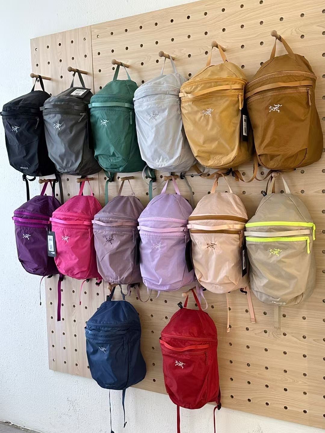 始祖鸟 最新款HELIAD15升轻量化双肩包，一款三好包包！自折叠收纳囗袋（MG）