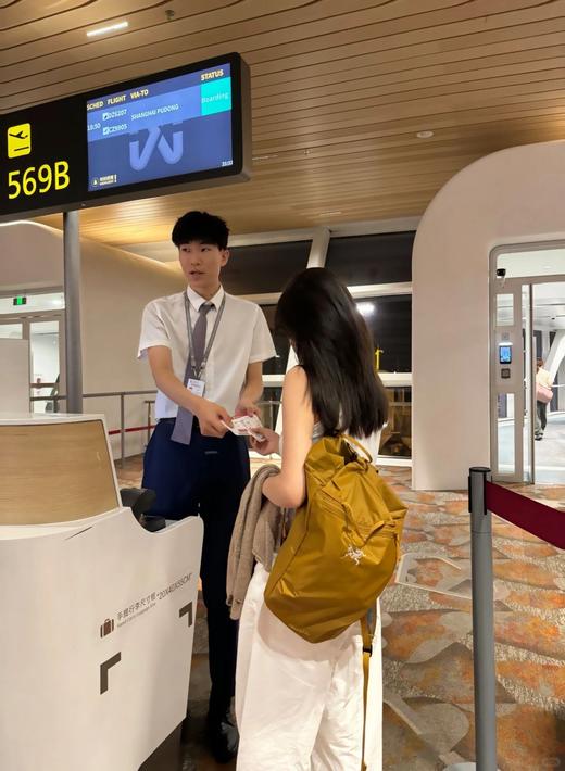 始祖鸟 最新款HELIAD15升轻量化双肩包，一款三好包包！自折叠收纳囗袋（MG） 商品图5