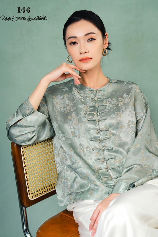 郭培成衣品牌精品系列新中式圆领提花一字扣薄外套 商品图5