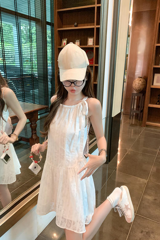 【169元任选2件】最后一波现货！法式甜美气质白色挂脖吊带连衣裙 商品图5