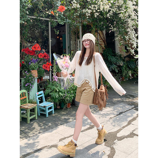 <曾小咸推荐> 慵懒风浅杏色设计感镂空长袖针织罩衫 商品图0