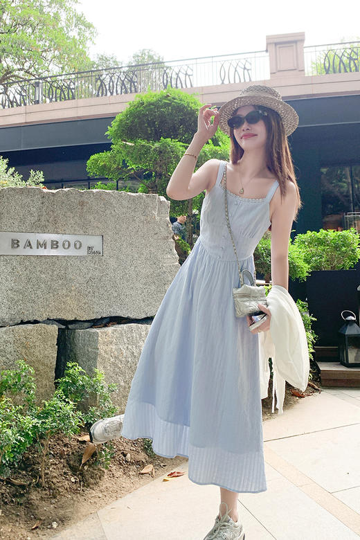 <曾小咸推荐>法式气质浅蓝色收腰显瘦吊带连衣裙 商品图5