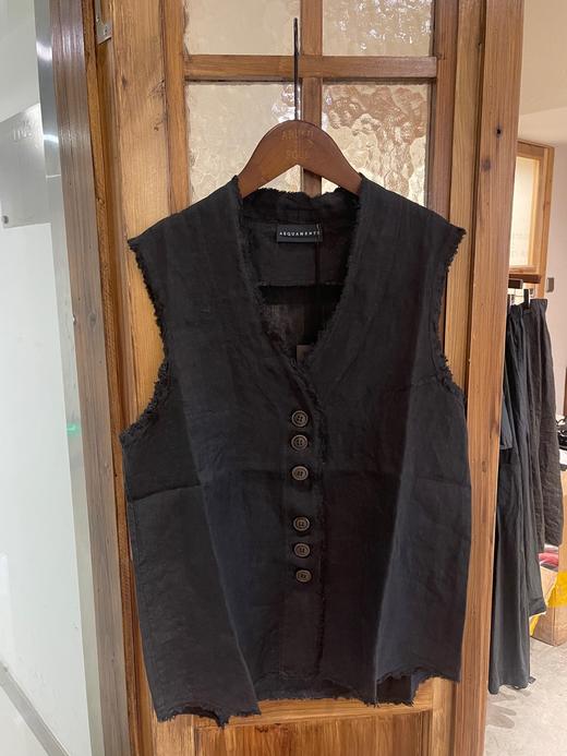 AEQUAMENTE 自然碎边马夹 商品图11