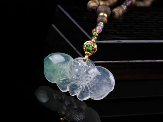 XY0285沉香+冰种飘色翡翠蝴蝶挂件 商品图2