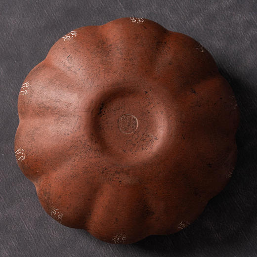 民国 “铁画轩制”紫砂莲瓣形笔洗 商品图4