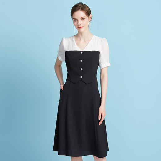 EITIE爱特爱撞色V领拼接显瘦a字中裙气质通勤连衣裙2025夏季新款B2507680 商品图3