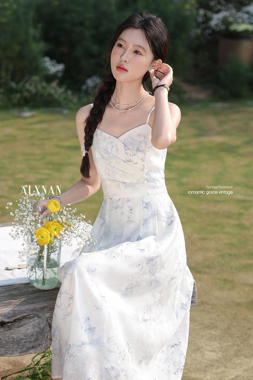 鹿向南 「清雅花信」法式复古碎花女吊带连衣裙夏季新款度假风长裙 商品图5