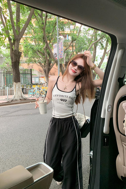 <曾小咸推荐>现货秒杀！微信超特价！美式辣妹风白底黑色字母吊带背心 日常79.99 立减40 秒杀39.99！ 商品图5