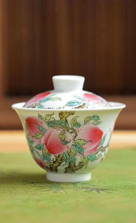 【指间彩】粉彩九桃五蝠两才钟型盖碗满容约130cc