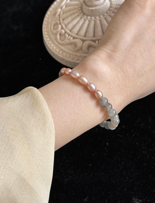 年后发！天然水晶+天然淡水珍珠！【CAVE春夏水晶串珠手串系列】珠子圆润饱满，光泽度十足！点缀夏日穿搭！灰月光/草莓晶，氛围感拉满！所有年龄都适合！戴一次被夸一次❗自己戴/送妈妈/送闺蜜，都超赞✌ 商品图5